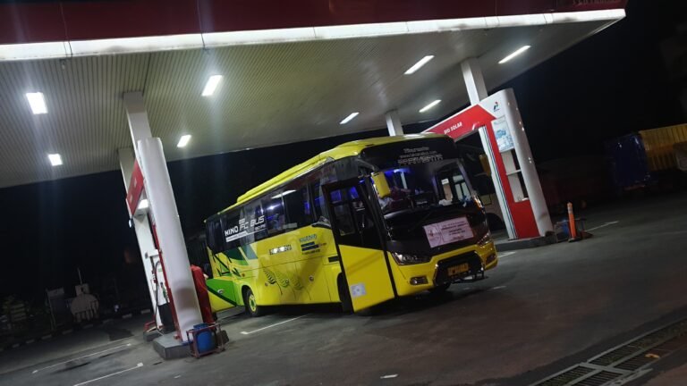 bus wisata nugroho