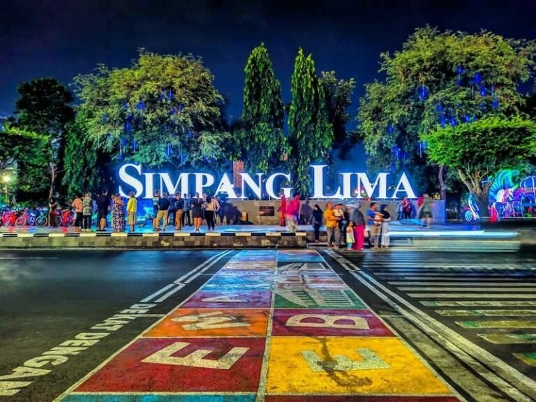 paket wisata semarang simpang lima