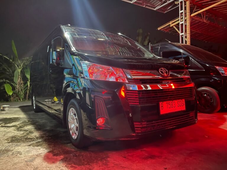 Sewa Toyota Hiace Premio Luxury Semarang (1)